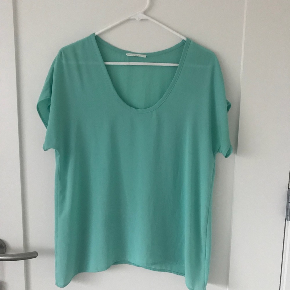 Short sleeve seafoam green top by Lush